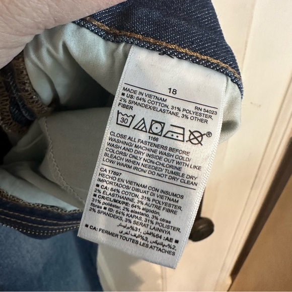 Old Navy | Curvy Midrise Denim - Picture 9 of 9